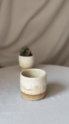 Beżowa osłonka ceramiczna z brązowymi piegami handmade