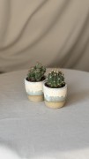 Niebieska osłonka ceramiczna z białym spływem toczona na kole