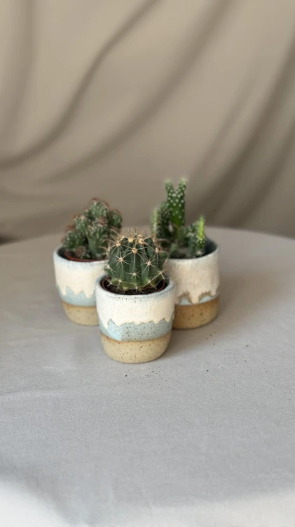Garncarska doniczka handmade niebiesko-biała