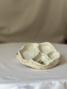 Ceramiczna podstawka na biżuterię z przegródkami
