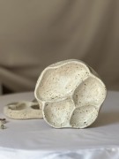 Ceramiczna podstawka na biżuterię z przegródkami