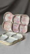 Łososiowo-różowa podstawka ceramiczna z przegródkami