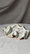 Ceramiczna tacka wave w stylu japandi