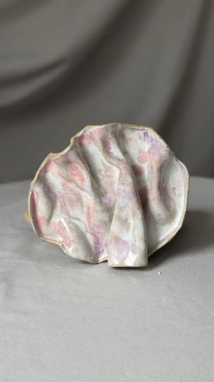 Ceramiczna tacka rzeźbiarska handmade różowo-biała