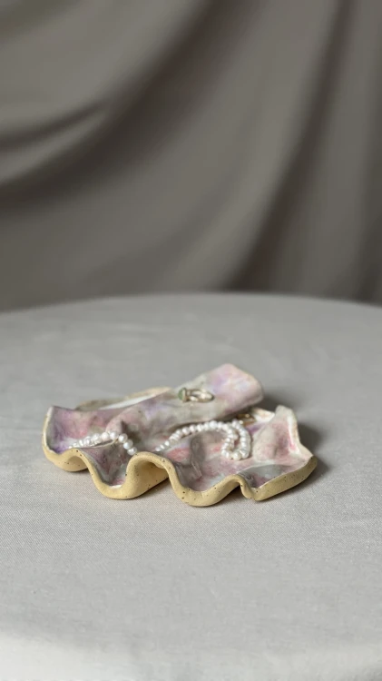 Ręcznie robiona taca na biżuterię pastelowa wave