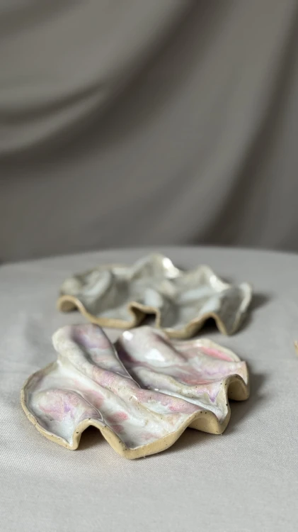 Ręcznie robiona taca na biżuterię pastelowa wave