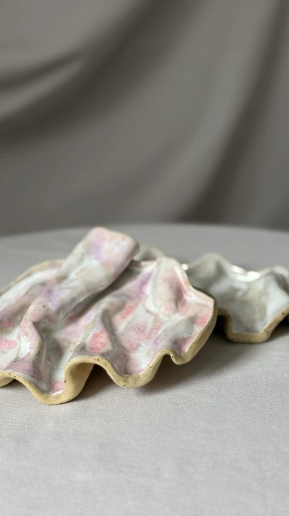 Ręcznie robiona taca na biżuterię pastelowa wave