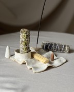 Biała podstawka ceramiczna handmade japandi