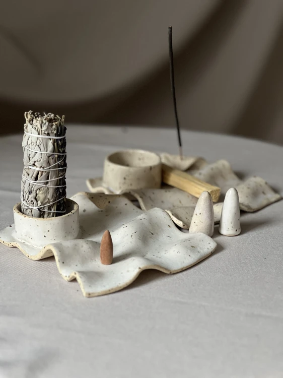Ceramiczna podstawka pod kadzidło z gasikiem