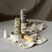 Ceramiczna podstawka pod kadzidło z gasikiem